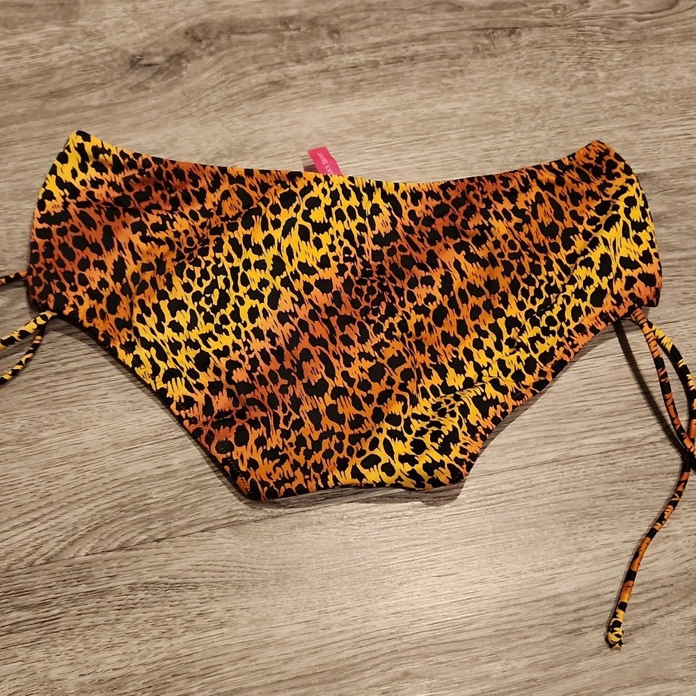 Victoria's Secret Leopard Print Bikini Bottoms- M - Picture 2 of 4